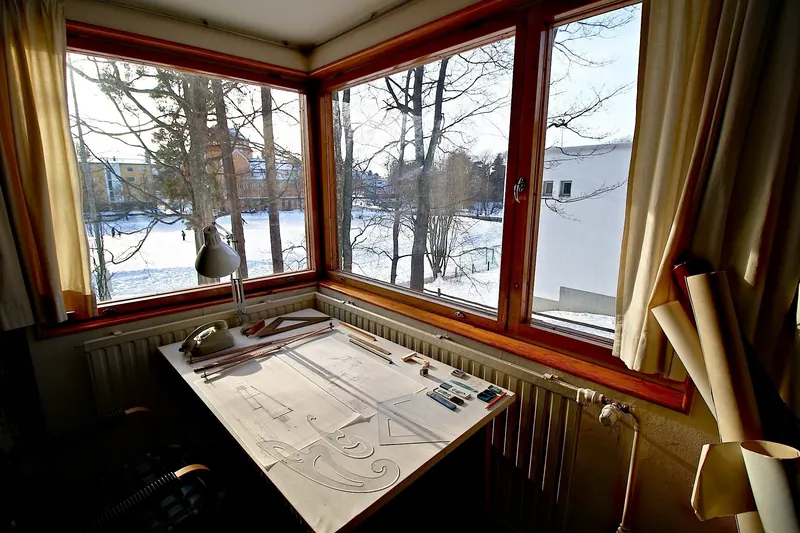 Maison Aalto · la table à dessin dans l'angle