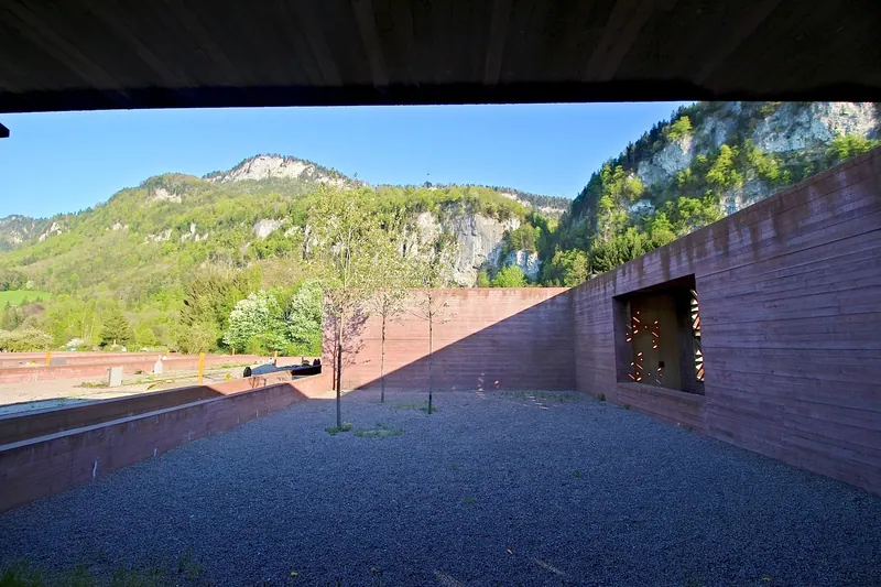 Cimetière d'Altach · la cour