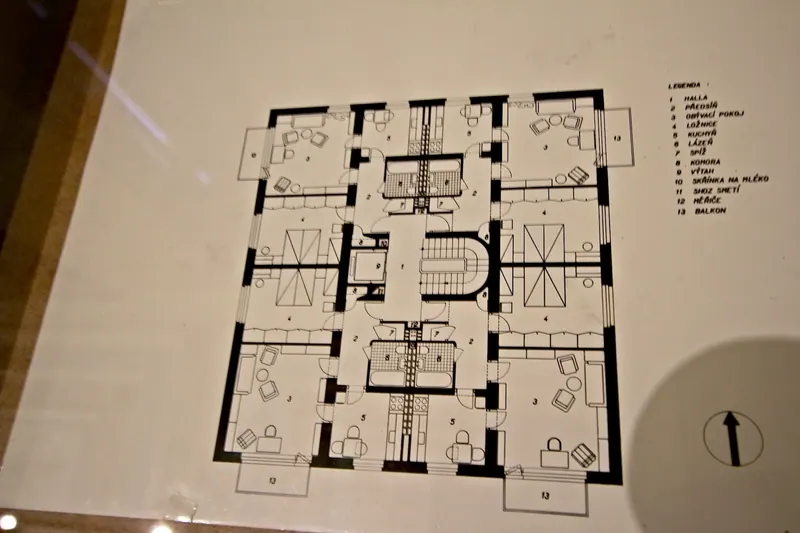 Prague · plan type d'un immeuble en panneaux (panelák)