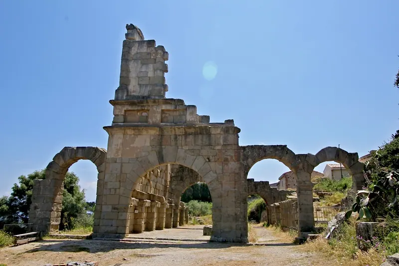 Tindari · arcades de grès en grand appareil