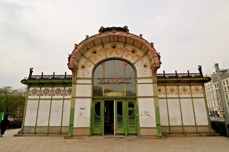 Vienne · pavillon de Karlsplatz (Otto Wagner, 1899)