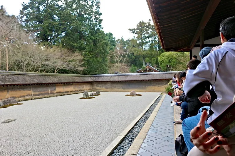 Kyoto · Ryōan-ji, jardin sec (karesansui) depuis la galerie