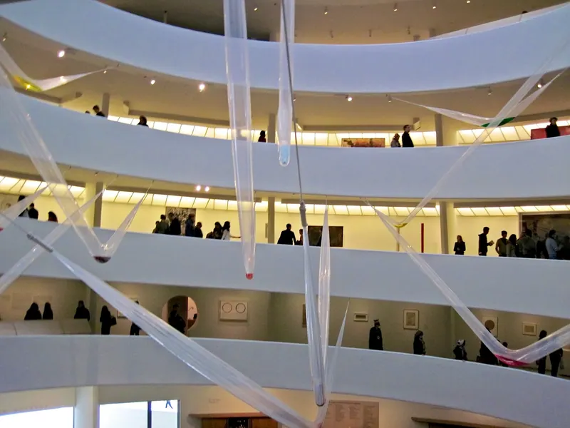 Guggenheim · la rotonde pendant l'exposition Gutai, 2013