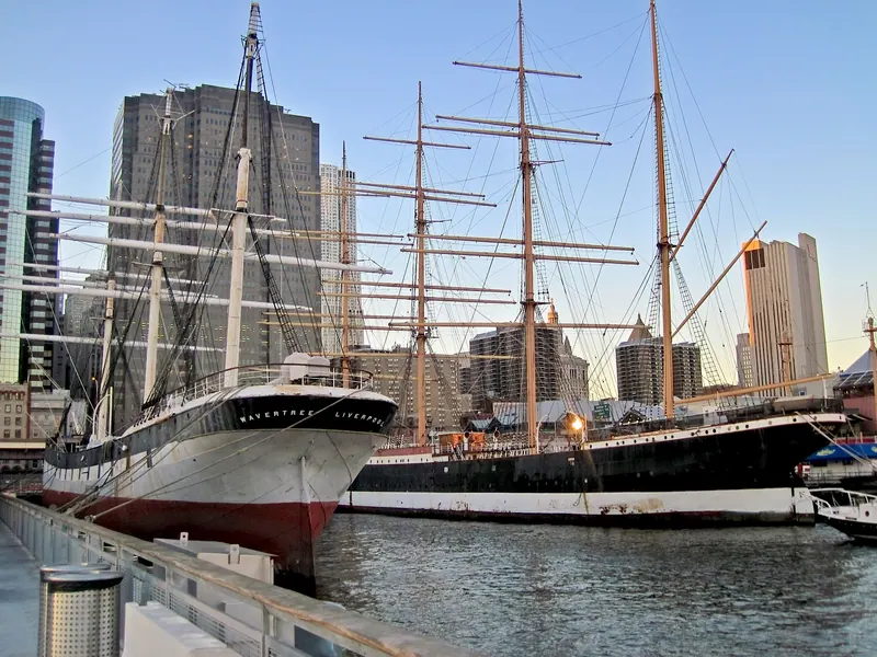 South Street Seaport · le Wavertree (1885) et le Peking (1911) à quai