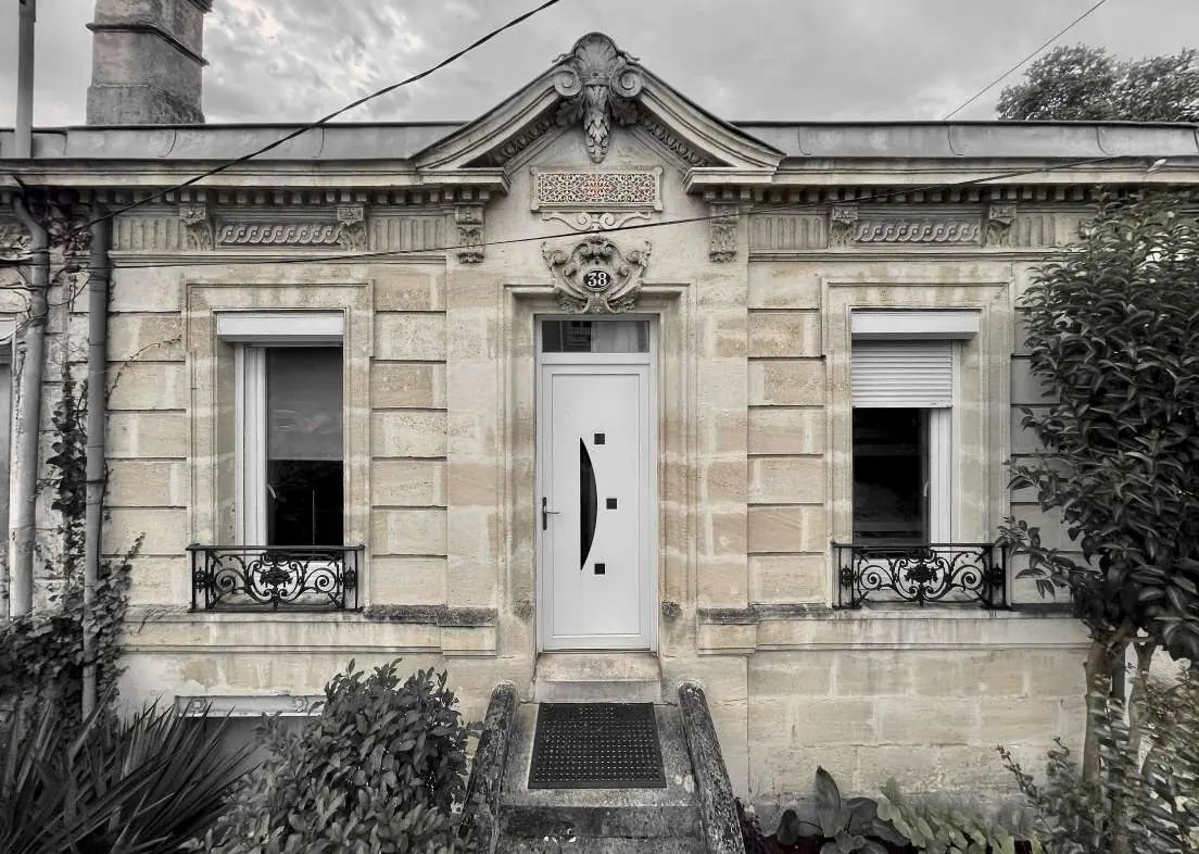 La façade sur rue, avant le projet