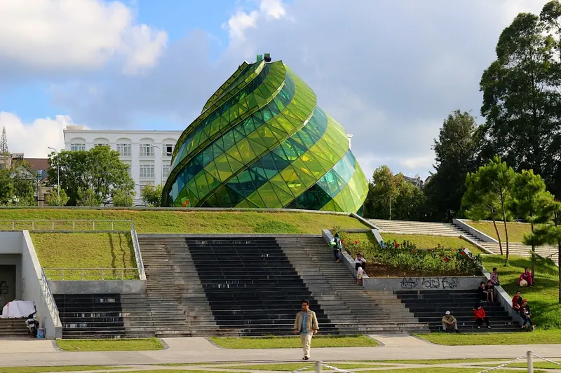 Place Lâm Viên · pavillon « artichaut »