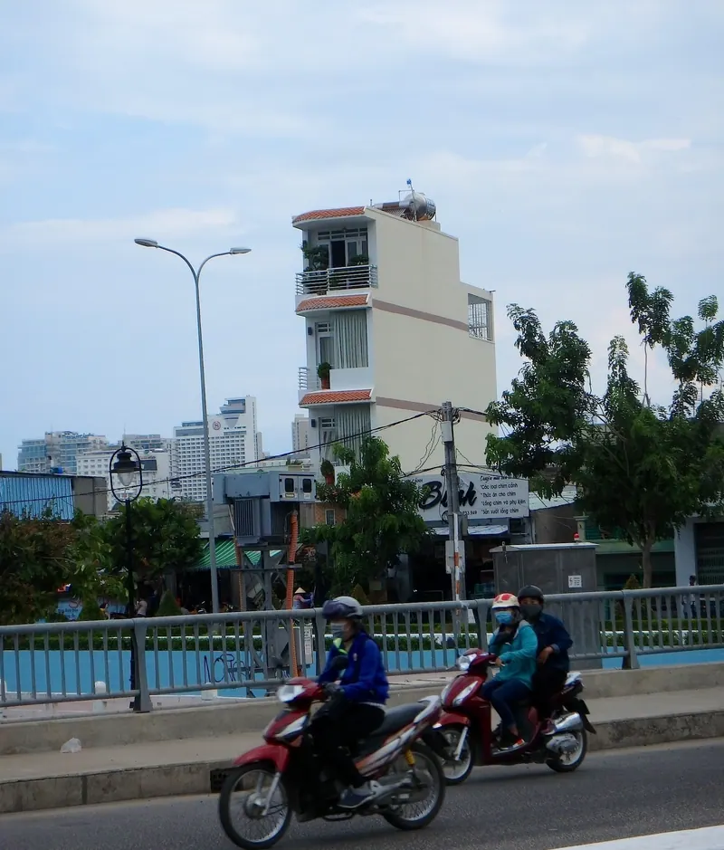 Nha Trang · maison-tube isolée